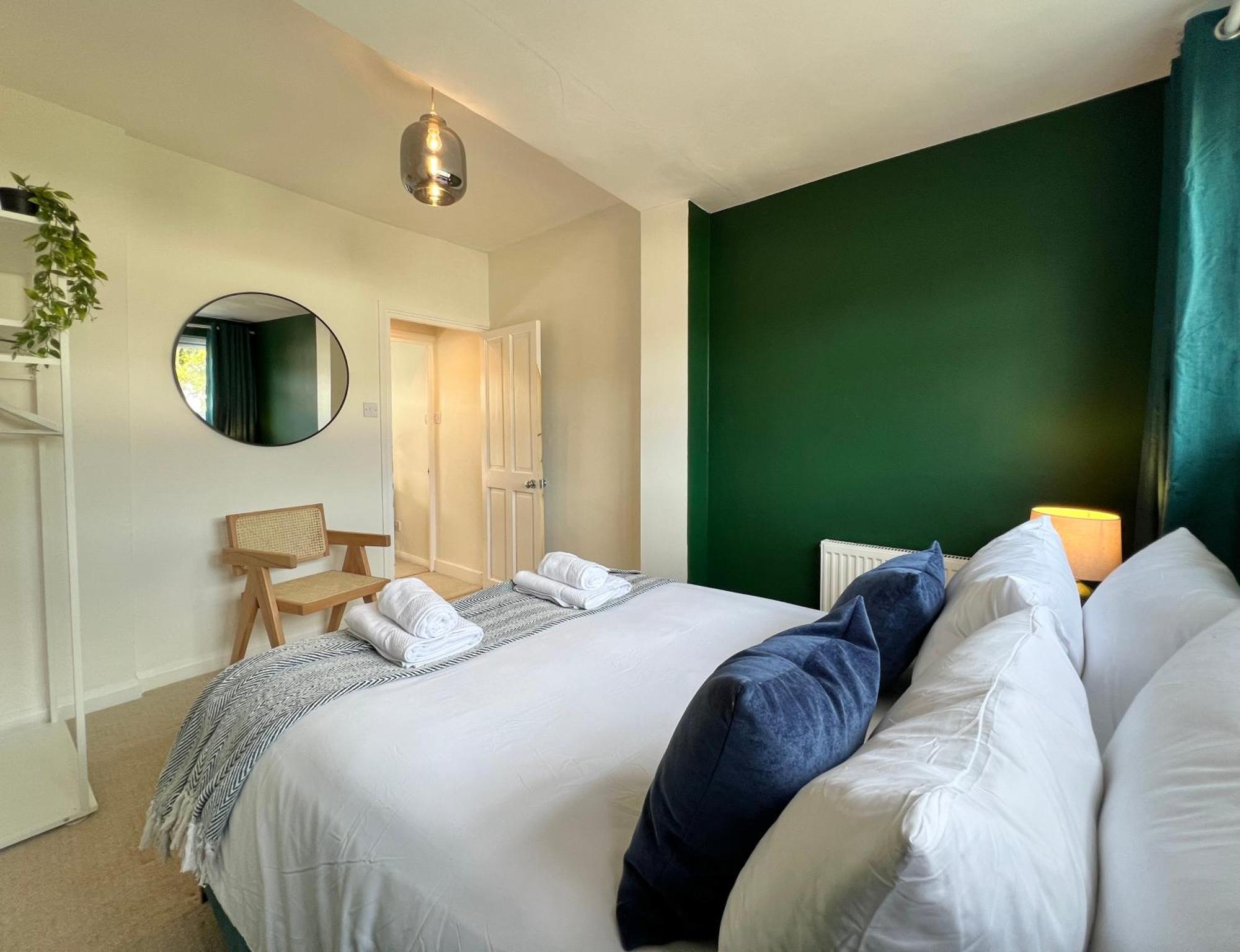 Charming Central Windsor 2 Bed Cottage Free Residents Parking And Private Garden Legoland Ascot Windsor Castle Thorpe Park Heathrow Airport 外观 照片