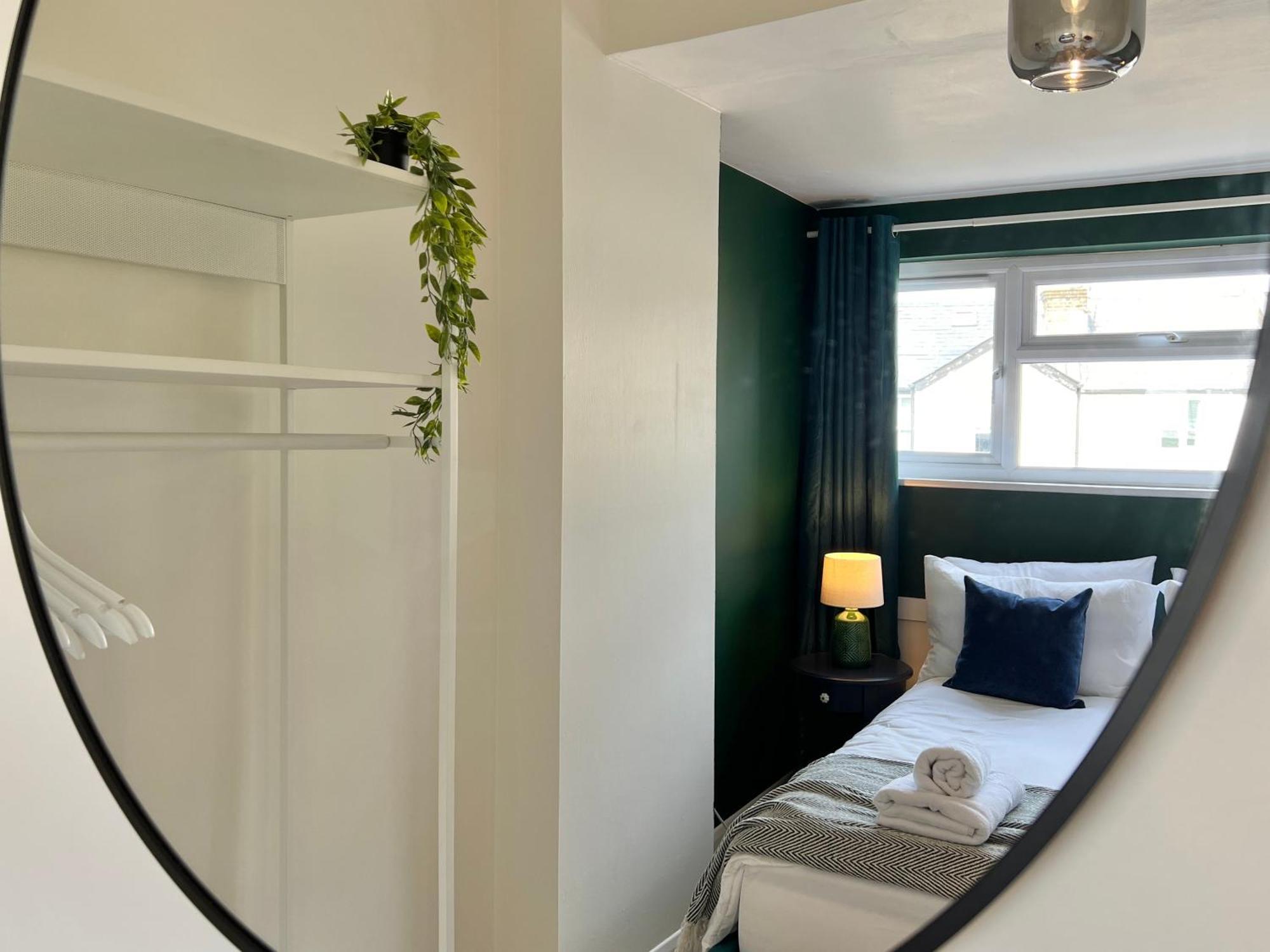 Charming Central Windsor 2 Bed Cottage Free Residents Parking And Private Garden Legoland Ascot Windsor Castle Thorpe Park Heathrow Airport 外观 照片