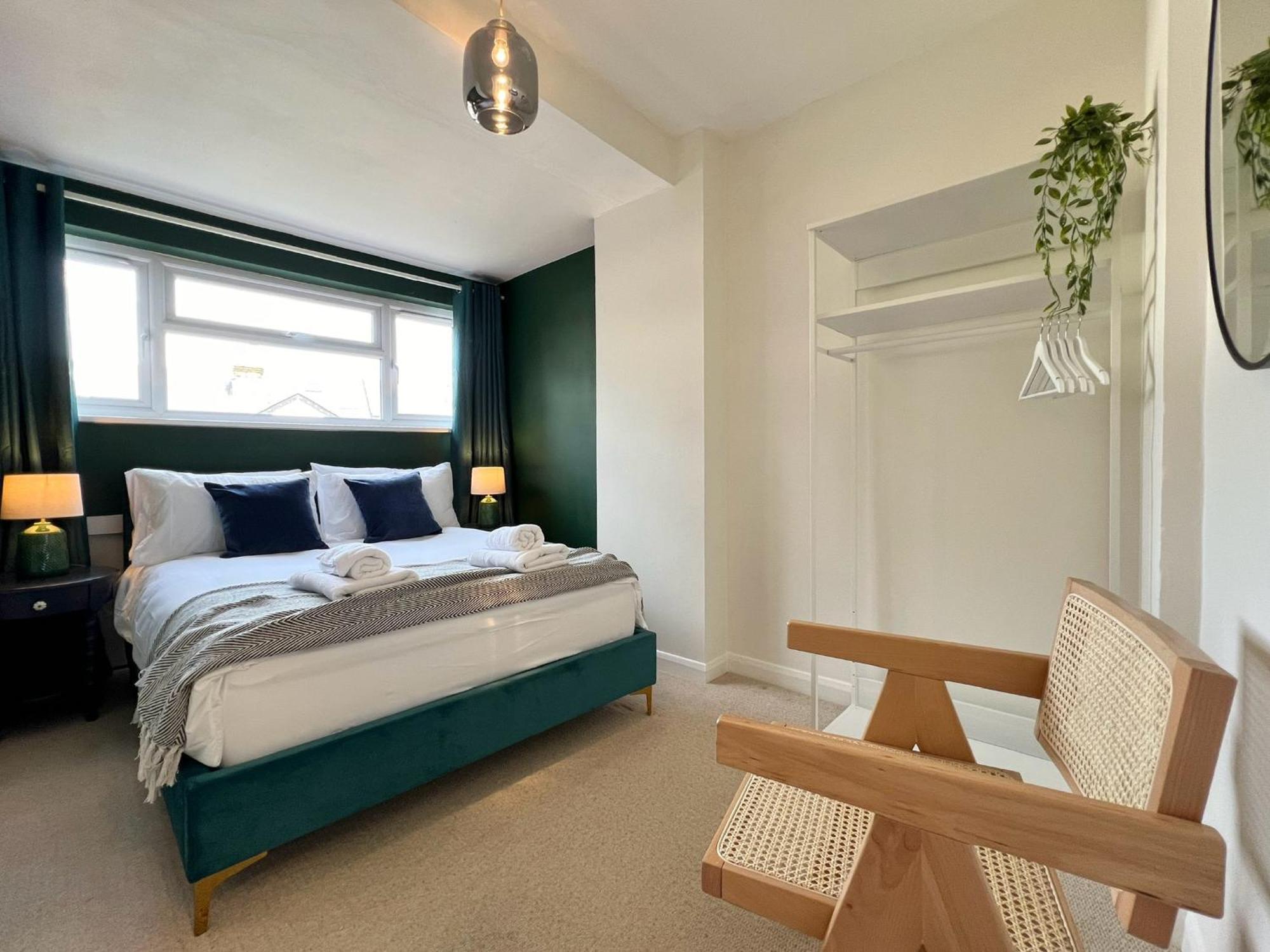 Charming Central Windsor 2 Bed Cottage Free Residents Parking And Private Garden Legoland Ascot Windsor Castle Thorpe Park Heathrow Airport 外观 照片