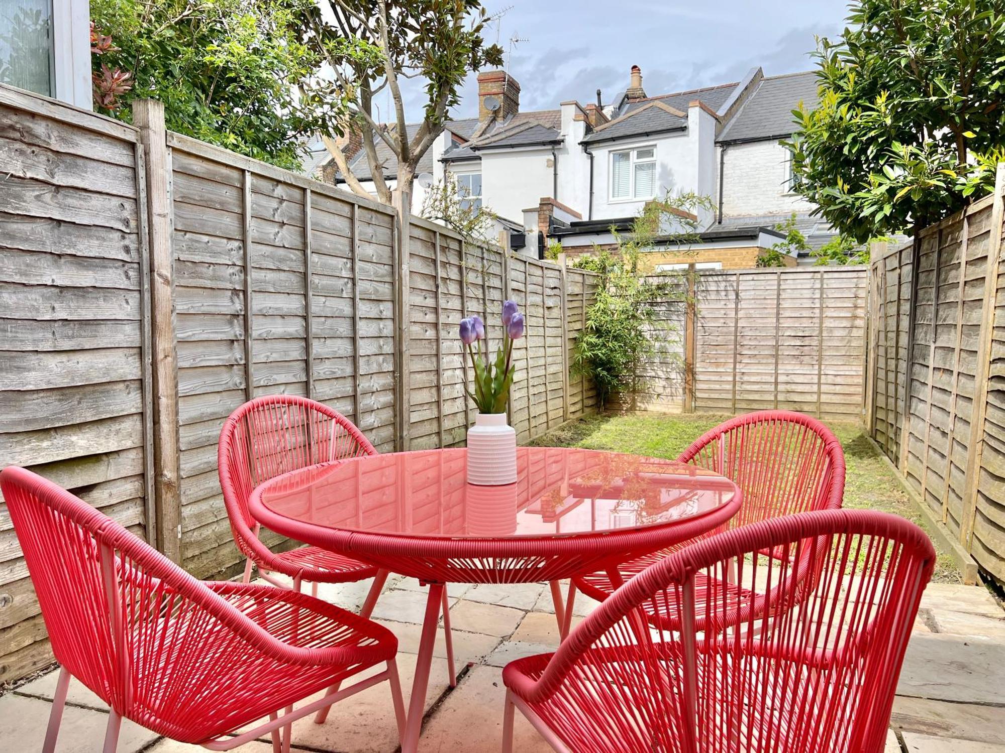 Charming Central Windsor 2 Bed Cottage Free Residents Parking And Private Garden Legoland Ascot Windsor Castle Thorpe Park Heathrow Airport 外观 照片